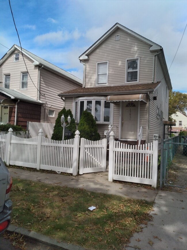 Photo - 115-11-211 219th St