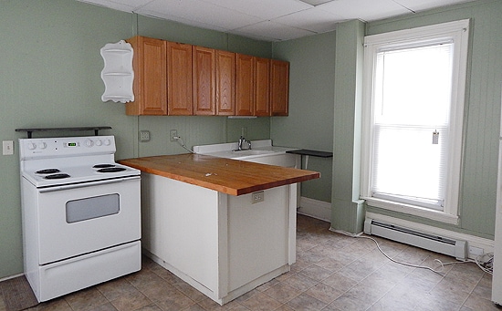 Photo - $1500 / 2 bdrm / 775ft2 – Brewer - Union St. – 1st Floor -  W/D Hookup Unit Apt #2