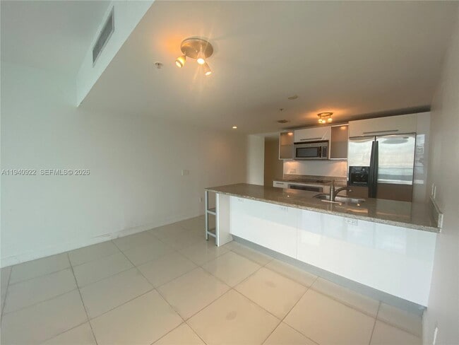 Photo - 185 SW 7th St