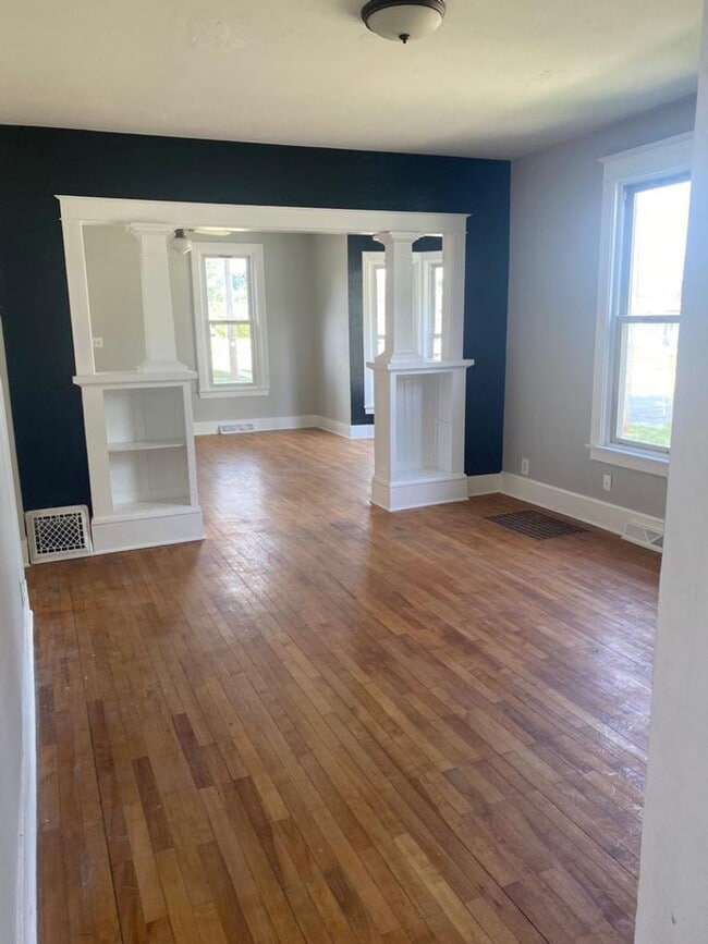 Photo - **SPACIOUS HOUSE FOR RENT**