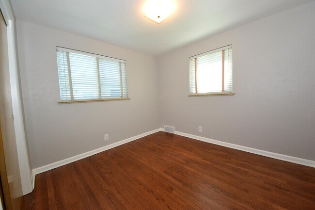 Photo - 5440 Nolan St