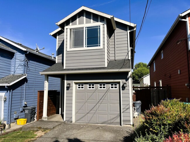 Building Photo - 3-Bedroom Home in vibrant Kenton neighborh...