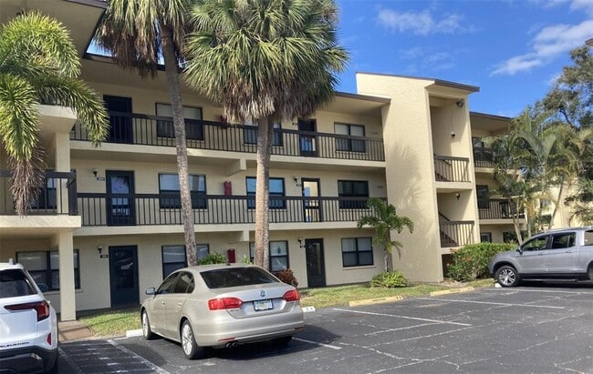 Building Photo - 305 30th Ave W Unit A212