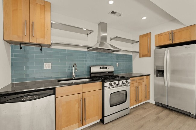 Photo - Bright and Spacious Terrace Level 2br in Mt. Pleasant!