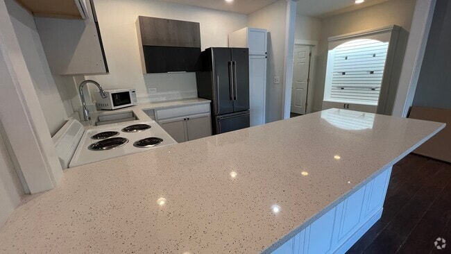 Building Photo - 3960 S Western Ave Unit 1F Rental