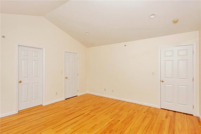 Photo - Impeccable 3 Bedroom Townhouse With Upscale Features $5500