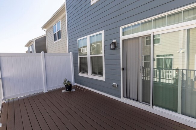 Photo - 3430 Montague St