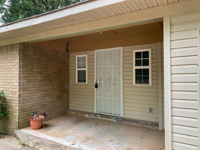 1306 E Twin Lakes Dr