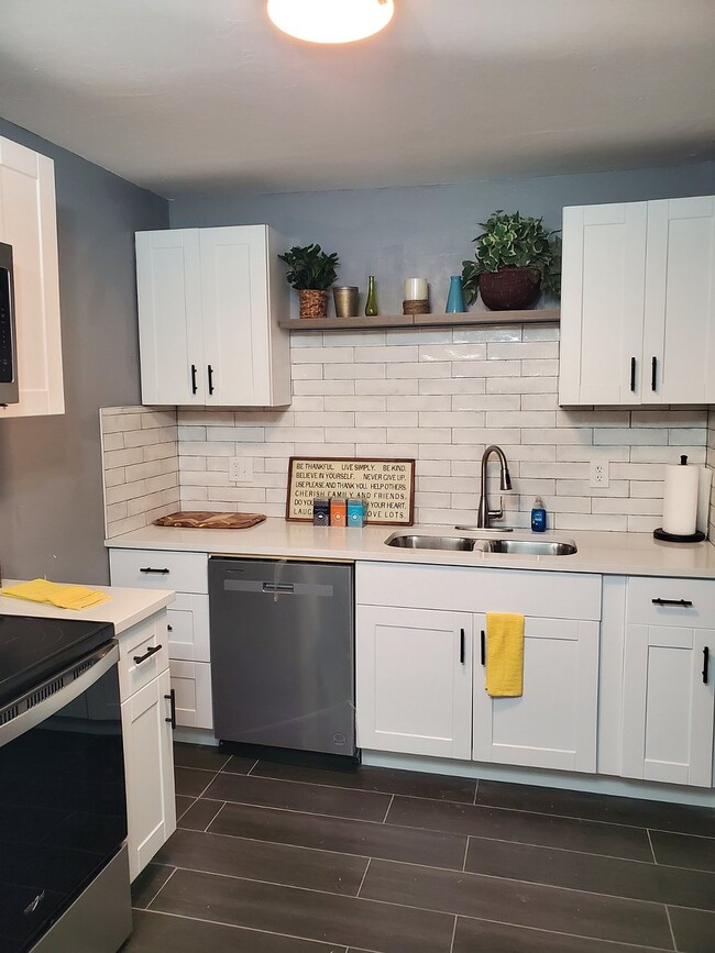 Building Photo - 1536 NE 42nd St Rental
