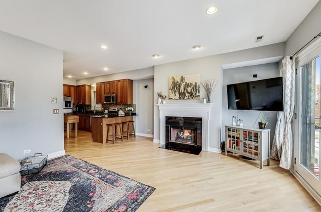 Photo - 2627 W Belmont Ave Unit 3