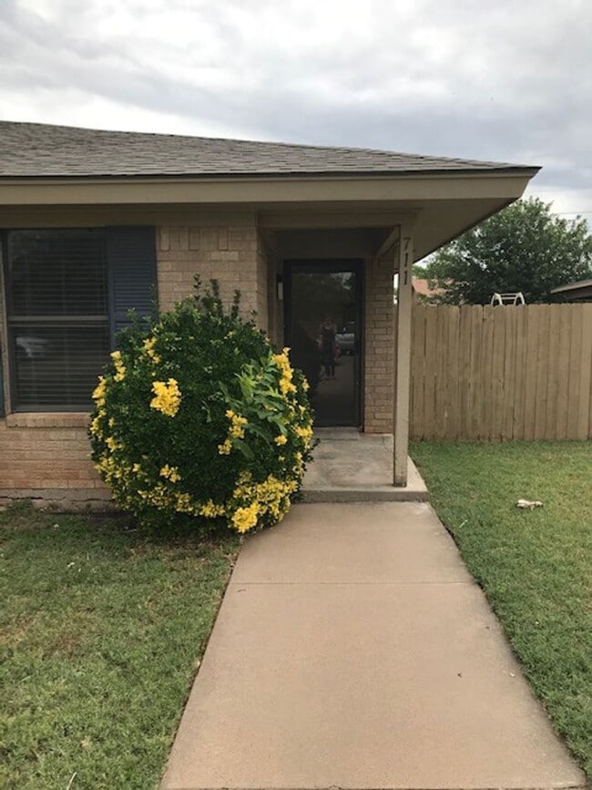 Photo - 711 Hawn Cir House