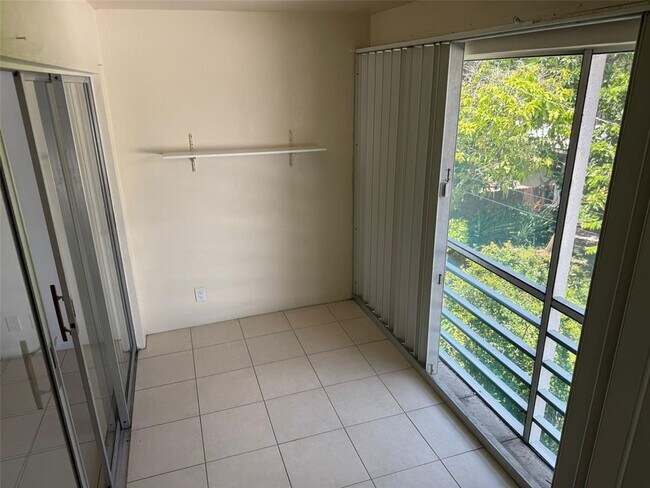 Photo - 2839 Taylor St Condo Unit 10