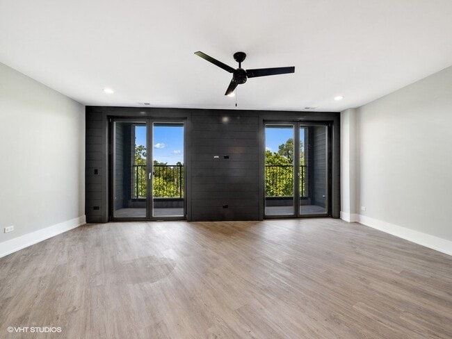 Photo - 3839 N Clark St