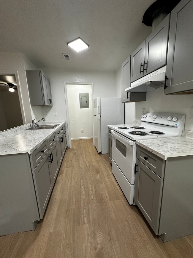 Building Photo - 2405 Antebellum Dr Unit B