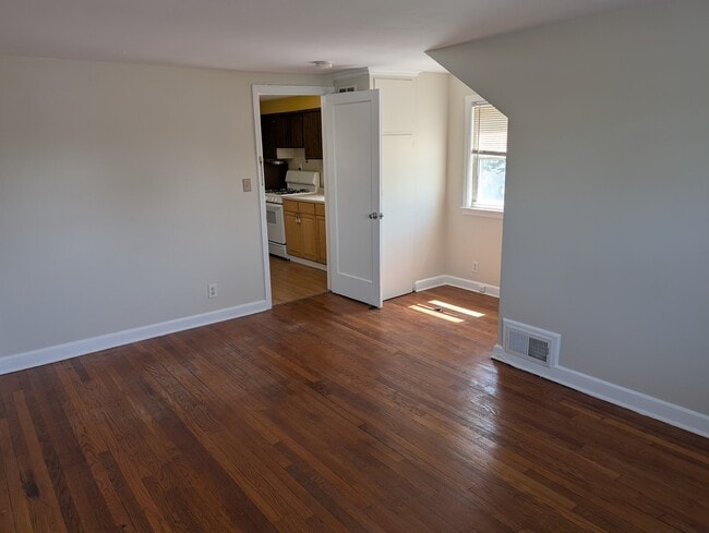 Photo - 2563 Hawthorne Ave Unit 2