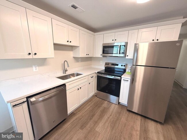 Building Photo - 21899 Three Notch Rd Unit 6