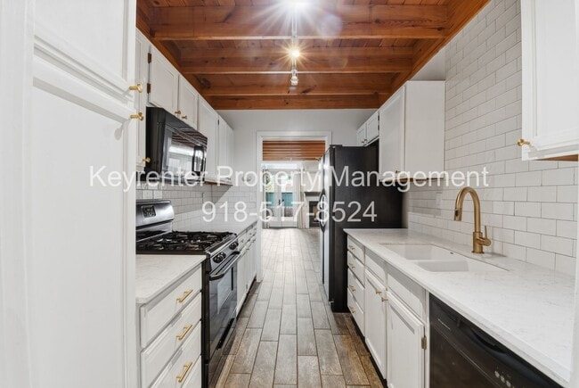 Photo - 2 Bed 2.5 Bath Right off Cherry Street!!