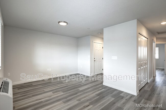 Photo - 2564 Hawthorne St