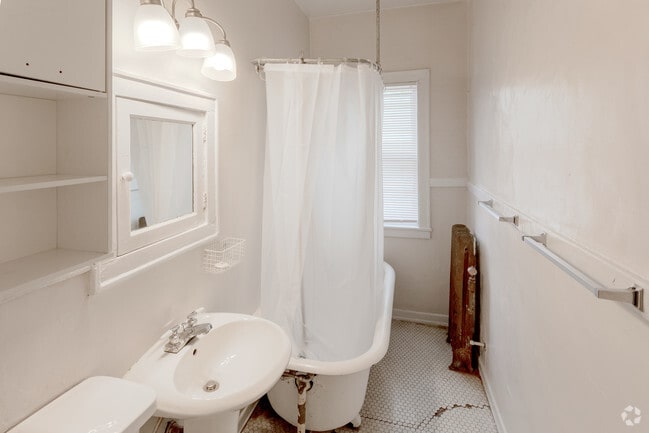 1536 LaSalle Ave - 1BR, 1BA - Bath