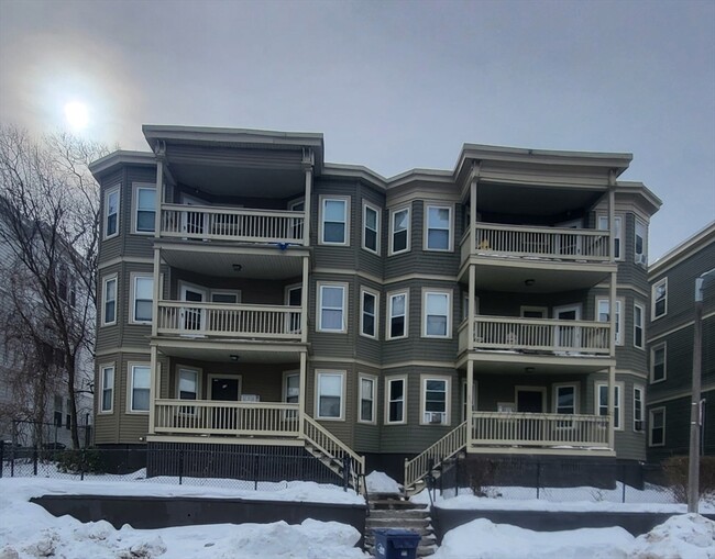 Building Photo - 25 Fessenden St Unit 2