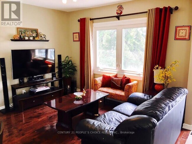 Photo - 579 Northcliffe Blvd