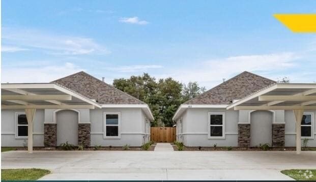 Building Photo - 304 S Retama Ln Unit 2 Rental