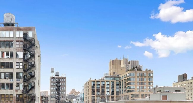 Photo - 151 W 21st St Unit 7D