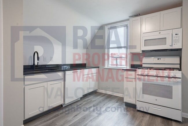 Photo - 1930 Coltman Rd Unit #4
