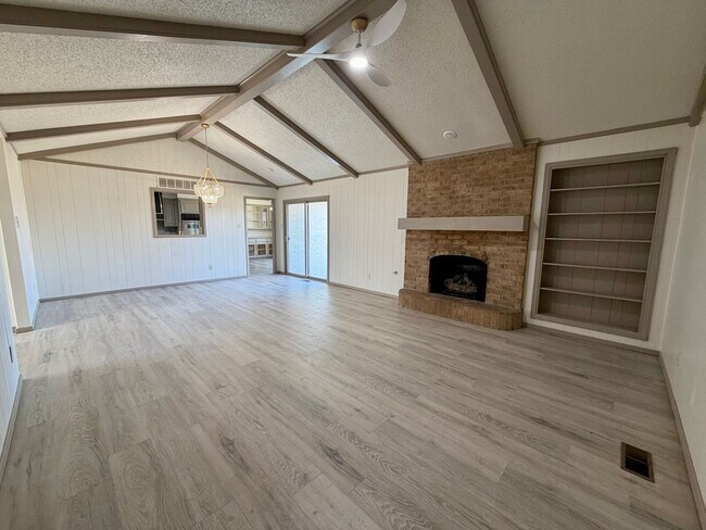 Photo - 506 Jenny Wren St