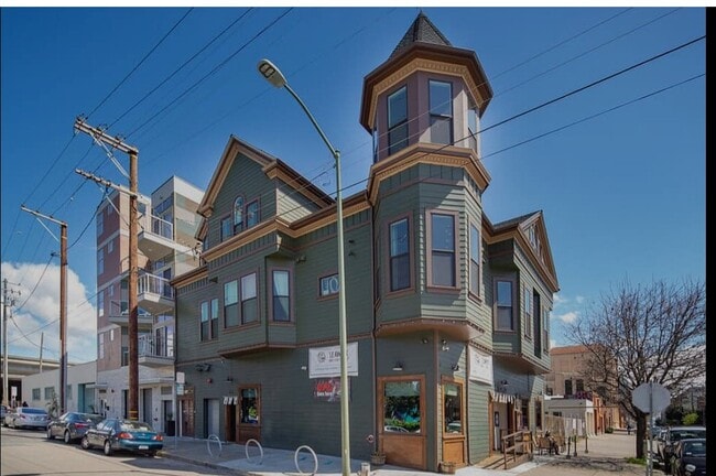 Building Photo - 404 Webster St Rental
