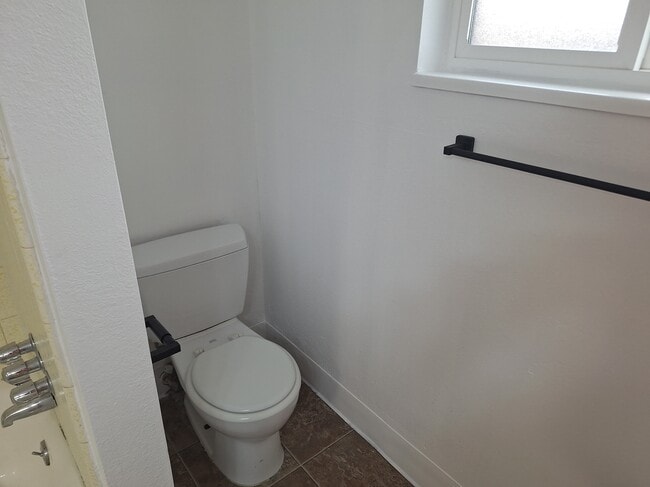 Photo - Roy 4-plex 2002 Unit 2