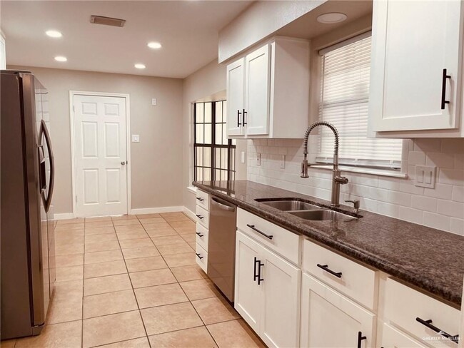 Photo - 21 Bluebird Ave