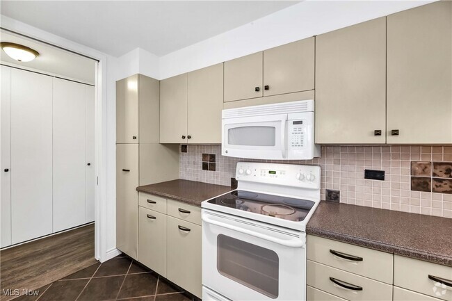 Building Photo - 12700 Lake Ave Unit 608 Rental