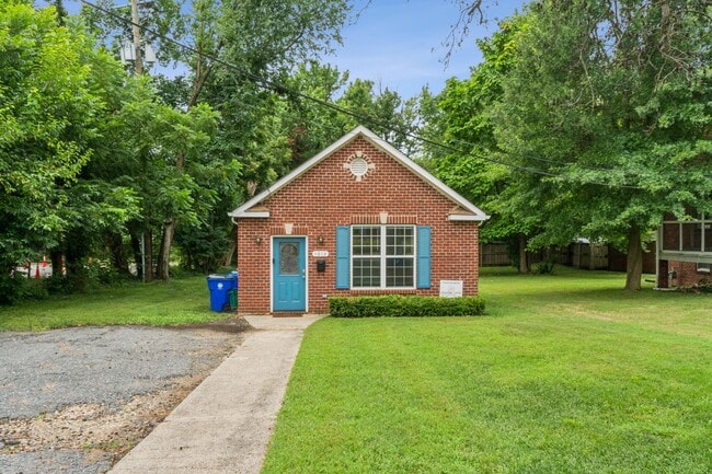 Building Photo - 4813 Calvert Rd Rental