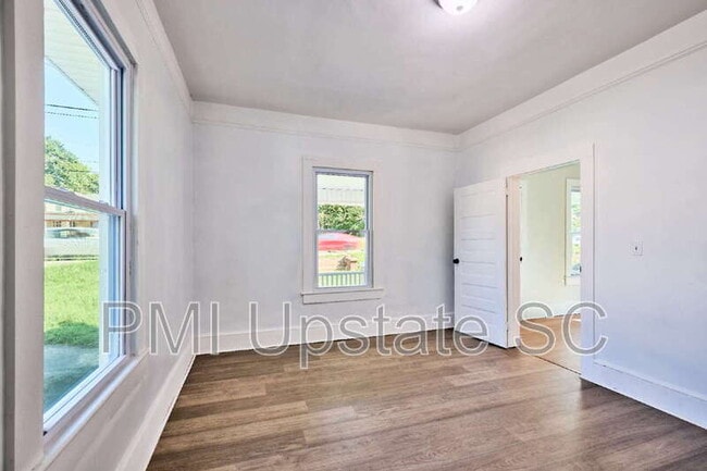 Photo - 10 E Main St