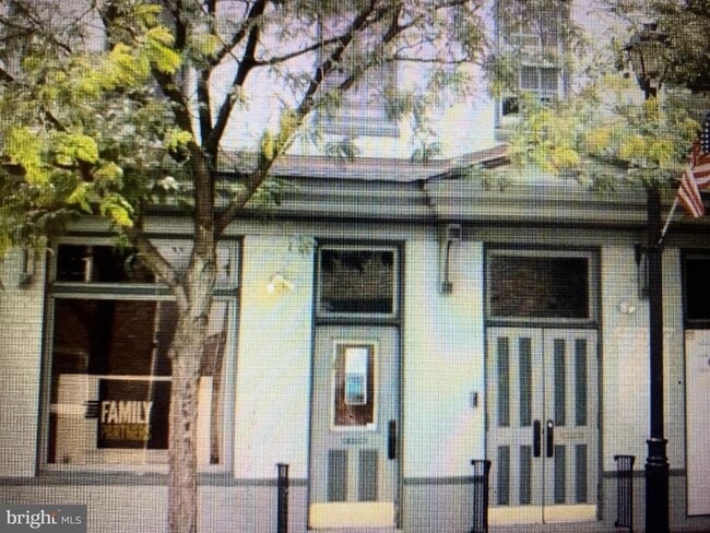 Building Photo - 406 High St Unit 2