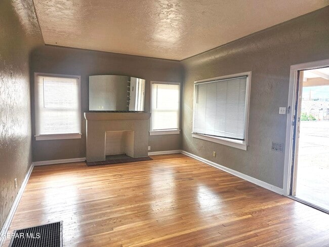 Photo - 4020 Chester Ave