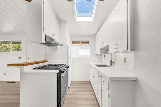 Photo - 215 Willow St