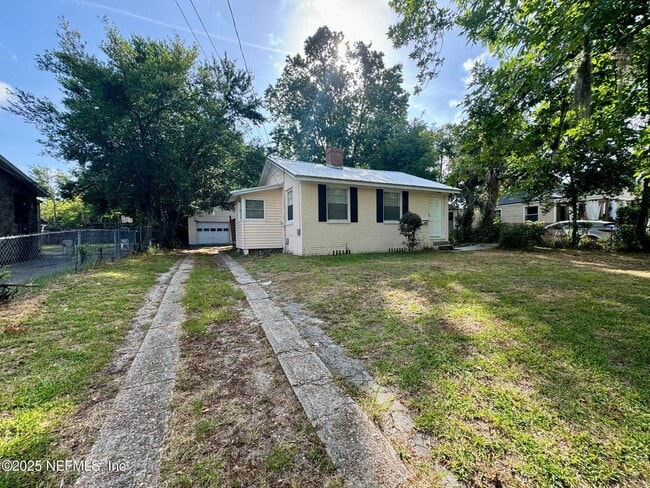 Building Photo - 2649 Lake Shore Blvd