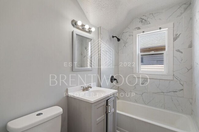 Photo - 601 N Oxford St