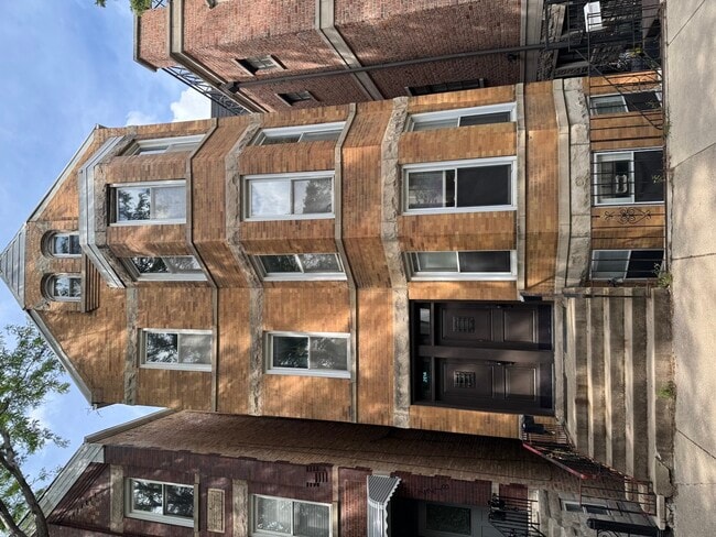 Building Photo - 2214 W Lyndale St Unit 1 Rental