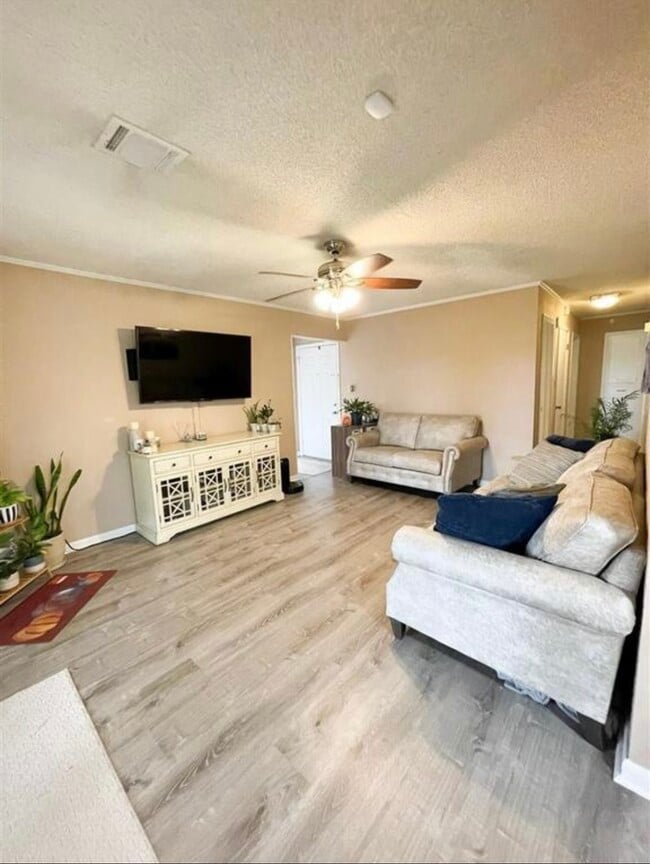 Photo - 328 NW 65th St