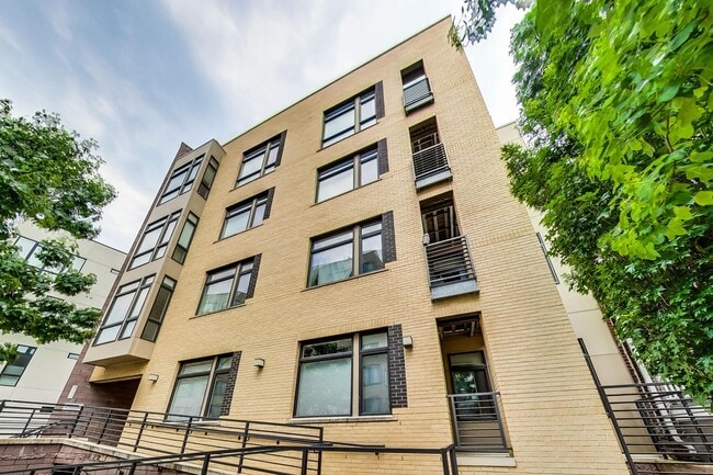 Gorgeous 2 bedroom 2 bath condo just steps... - Gorgeous 2 bedroom 2 bath condo just steps...