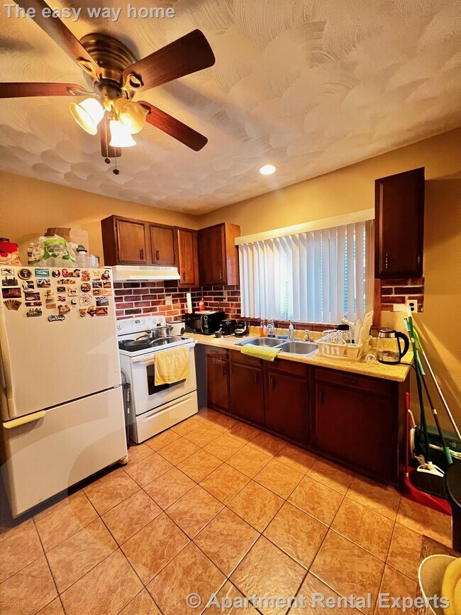 Photo - 122 Willis Ave