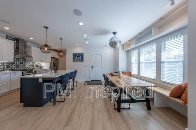 Photo - 1100 Langford St