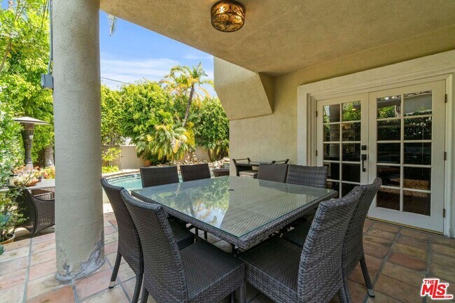 236 S La Peer Dr