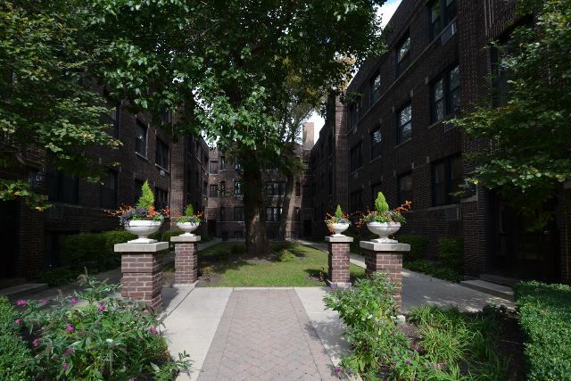 Building Photo - 726 W Addison St Unit 2Z