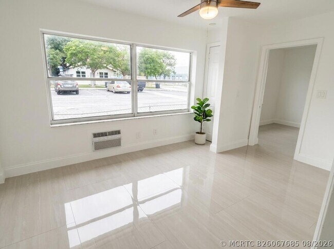 Photo - 825 Truman St Unit 2