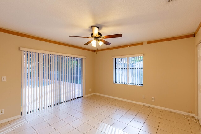 Photo - 1559 Grantham Dr