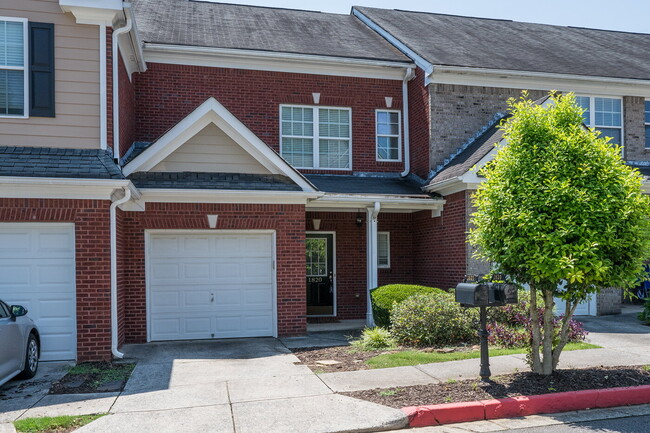 Building Photo - "Charming 2-Bed Oasis with Elegant Hardwoo... Rental